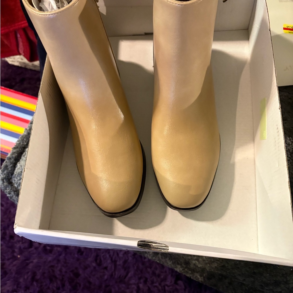 Elegant Tan Ankle Boots